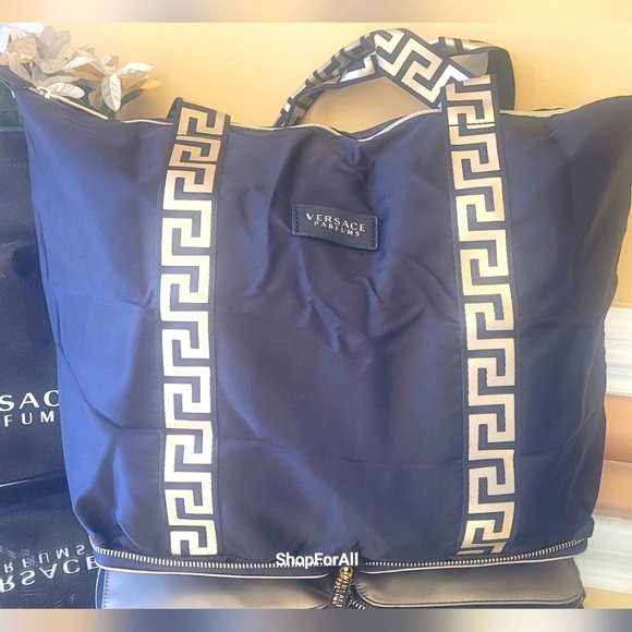 Versace - Picture 3 of 15